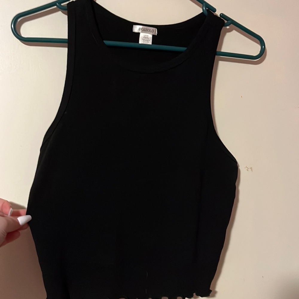 black fitted cropped tank